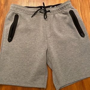 American Eagle men’s jogger shorts with zipper pockets